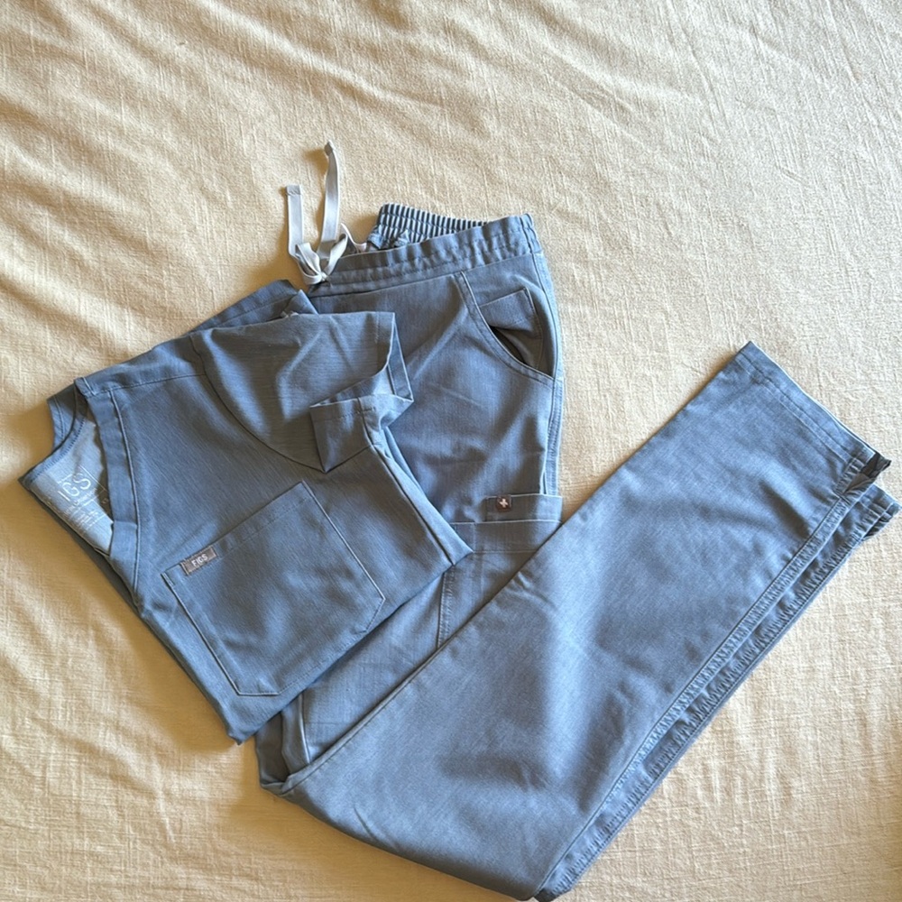 FIGS Heathered Denim Scrub Set